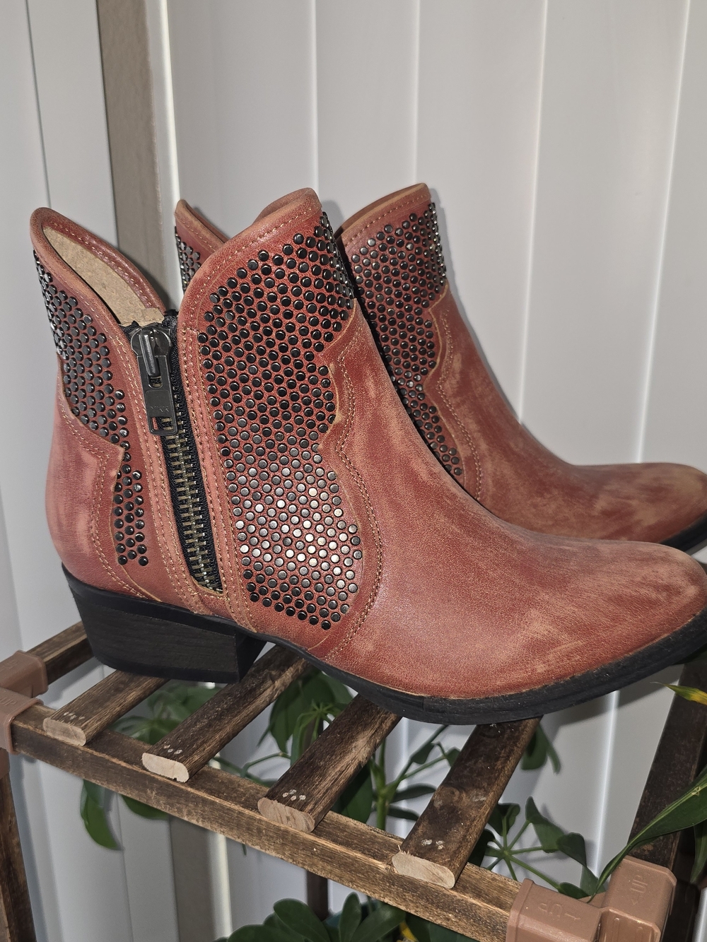 Circle G Studded Ankle Boots Sz 11